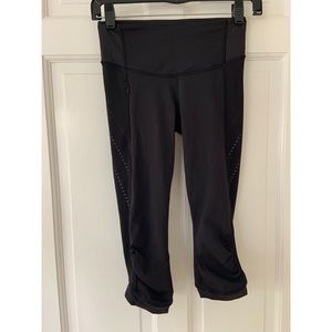 Never worn Lululemon Cropped Leggings